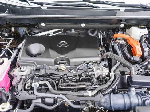 Used 2022 Toyota RAV4 XLE AWD/4WD image 26