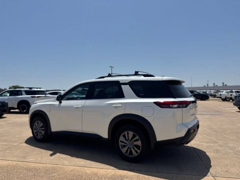 Certified 2024 Nissan Pathfinder SV FWD image 13