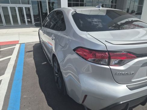 Used 2025 Toyota Corolla SE w/ SE Premium Package image 5