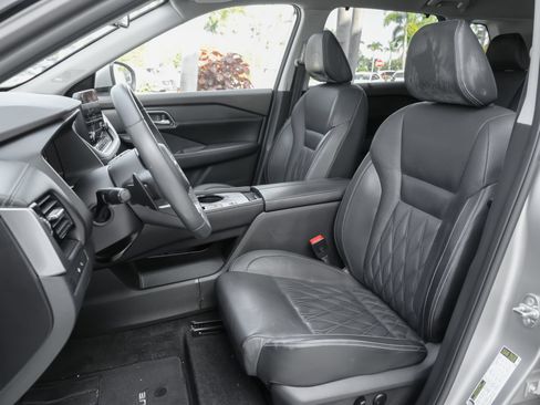 Used 2021 Nissan Rogue Platinum FWD image 17