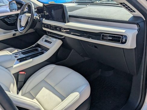 Certified 2025 Lincoln Aviator Reserve w/ Illumination Package image 16
