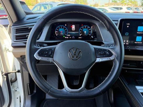 Used 2024 Volkswagen Atlas Cross Sport SE image 16