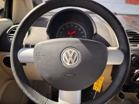 Used 2008 Volkswagen Beetle SE image 4
