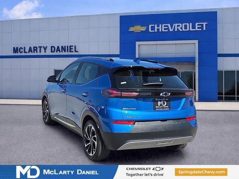 Used 2022 Chevrolet Bolt EUV Premier w/ Sun & Sound Package FWD image 4