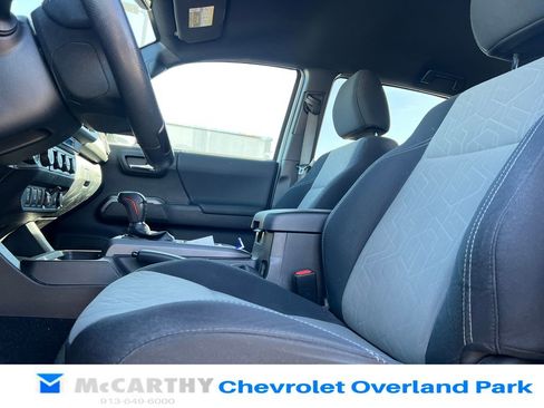 Used 2022 Toyota Tacoma TRD Sport w/ Technology Package image 9