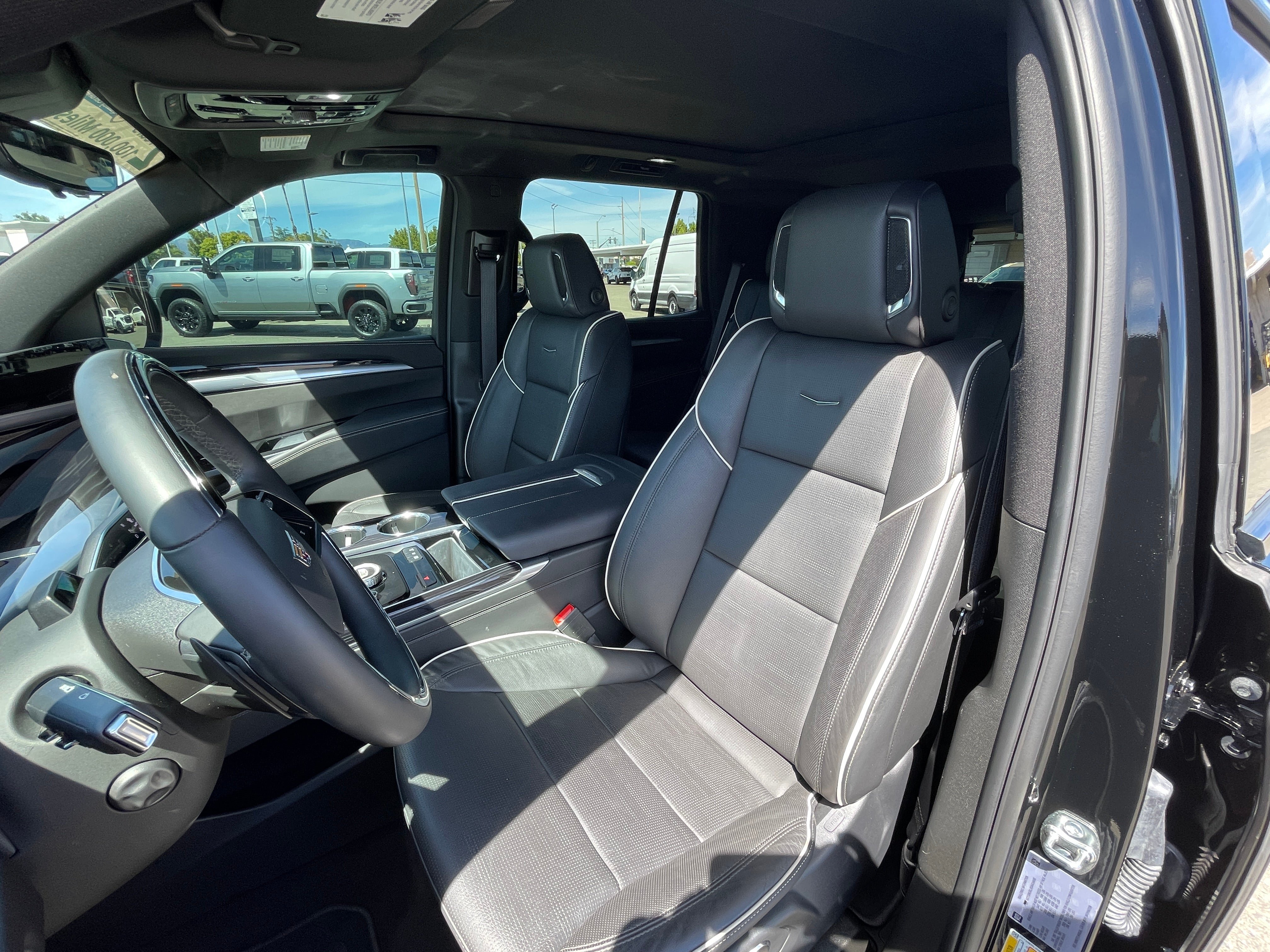 Used 2025 Cadillac Escalade Sport AWD/4WD image 12