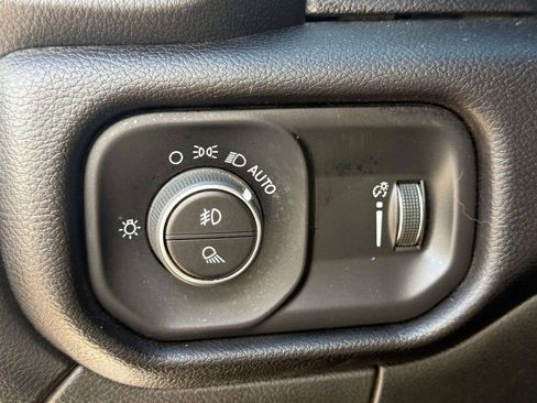 Used 2025 RAM 2500 Big Horn AWD/4WD image 33