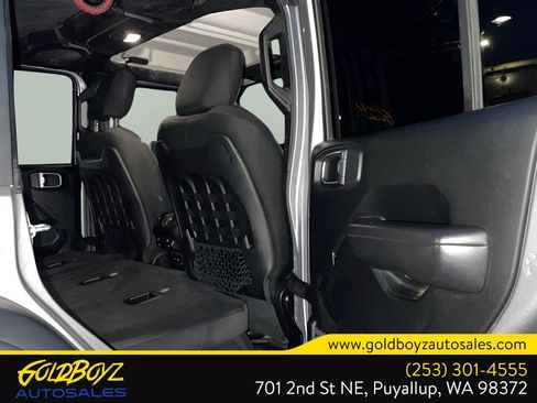 Used 2018 Jeep Wrangler Unlimited Rubicon image 32