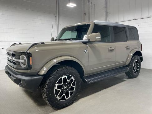 Used 2025 Ford Bronco Outer Banks AWD/4WD image 1