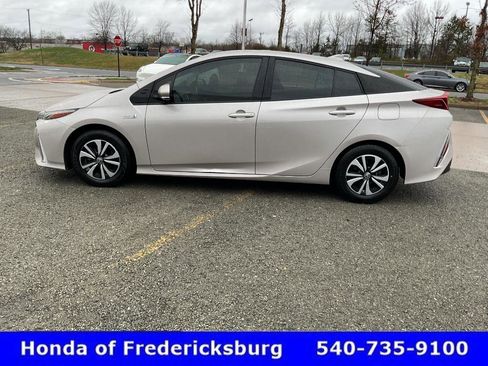 Used 2019 Toyota Prius Prime Plus image 3