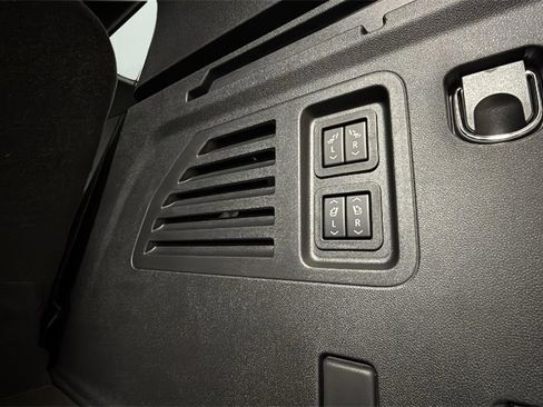 Certified 2026 Chevrolet Traverse RS image 32