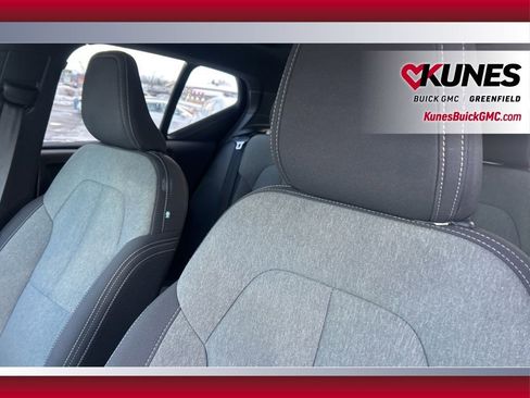 Used 2024 Volvo XC40 B5 Core image 15