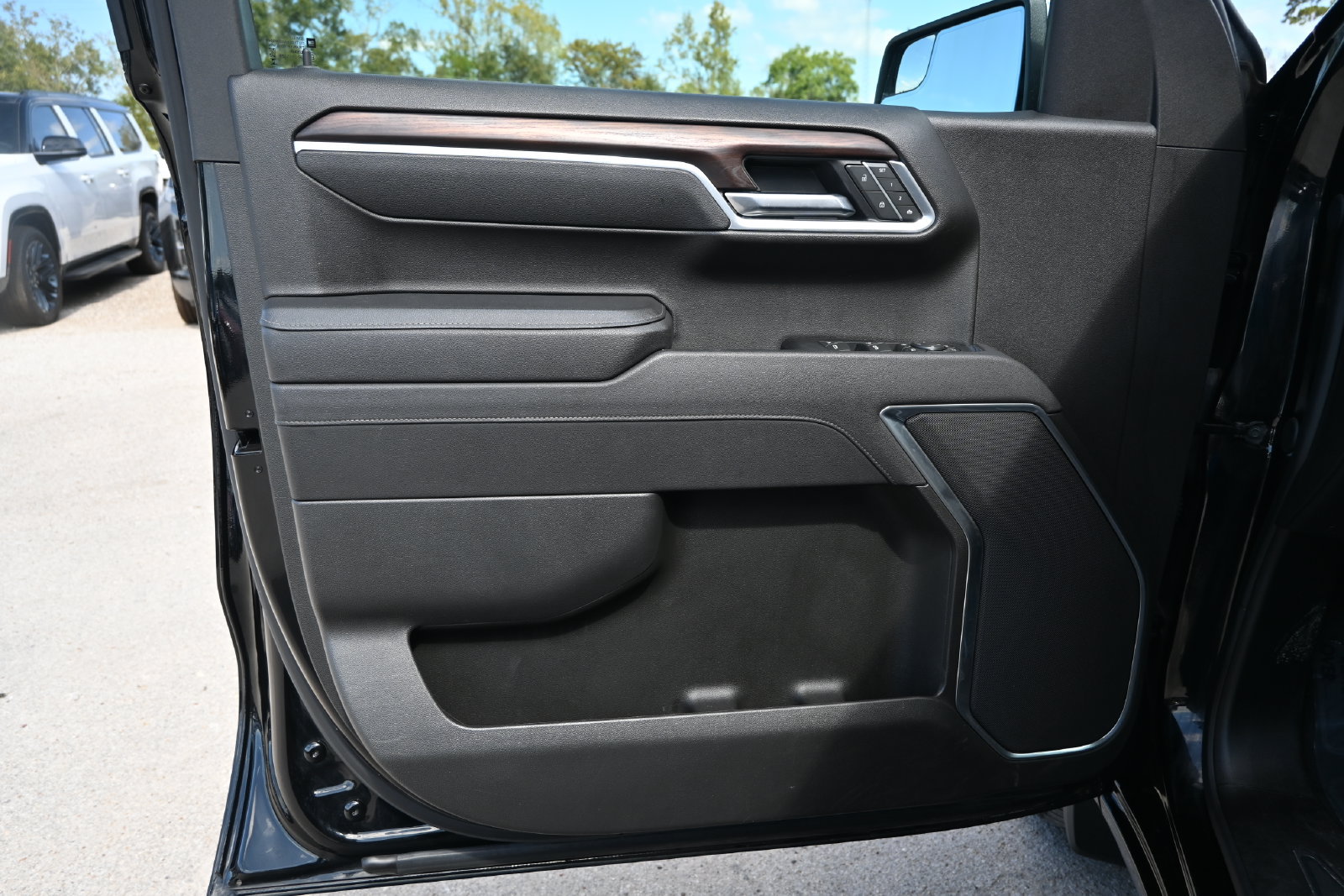 Used 2025 GMC Sierra 1500 SLT RWD image 8