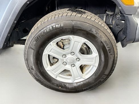 Used 2019 Jeep Wrangler Unlimited Sport S image 32