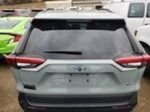 Used 2021 Toyota RAV4 XLE Premium image 16