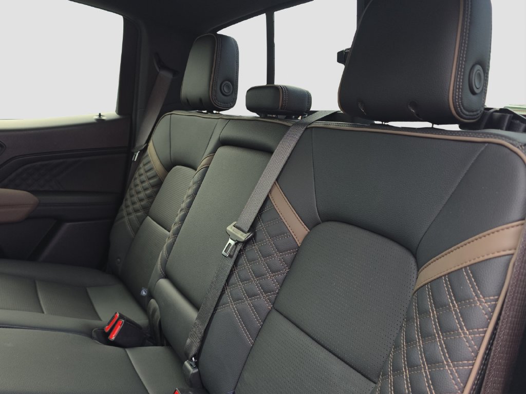 Used 2024 GMC Canyon Denali AWD/4WD image 12