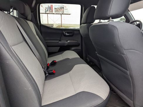 Used 2022 Toyota Tacoma TRD Sport AWD/4WD image 33