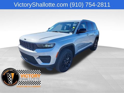 Certified 2024 Jeep Grand Cherokee Altitude AWD/4WD image 7
