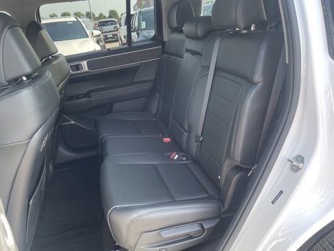 Used 2024 Hyundai Santa Fe Limited image 32