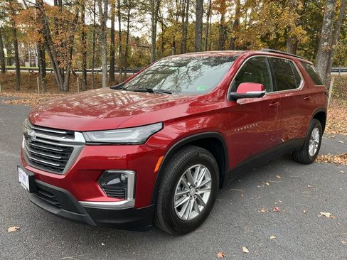 Used 2023 Chevrolet Traverse LT w/ Rear Camera Mirror Package image 7