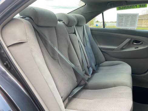 Used 2011 Toyota Camry LE FWD image 32