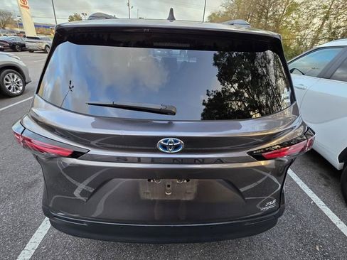 Used 2021 Toyota Sienna XLE w/ XLE Plus Package image 3