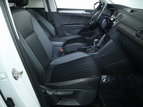 Used 2024 Volkswagen Tiguan SE FWD image 37