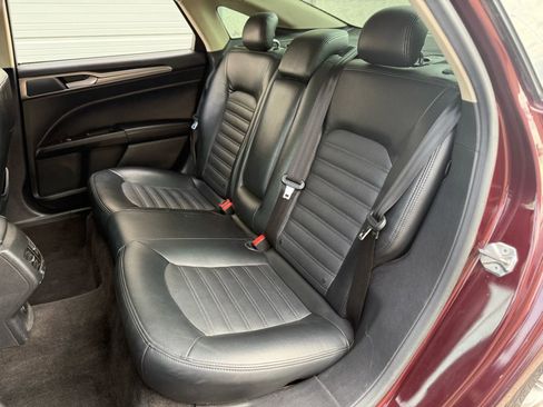 Used 2017 Ford Fusion SE w/ Fusion SE Technology Package image 13