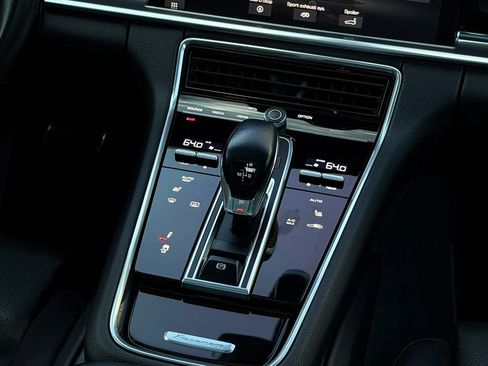 Used 2018 Porsche Panamera 4S image 31