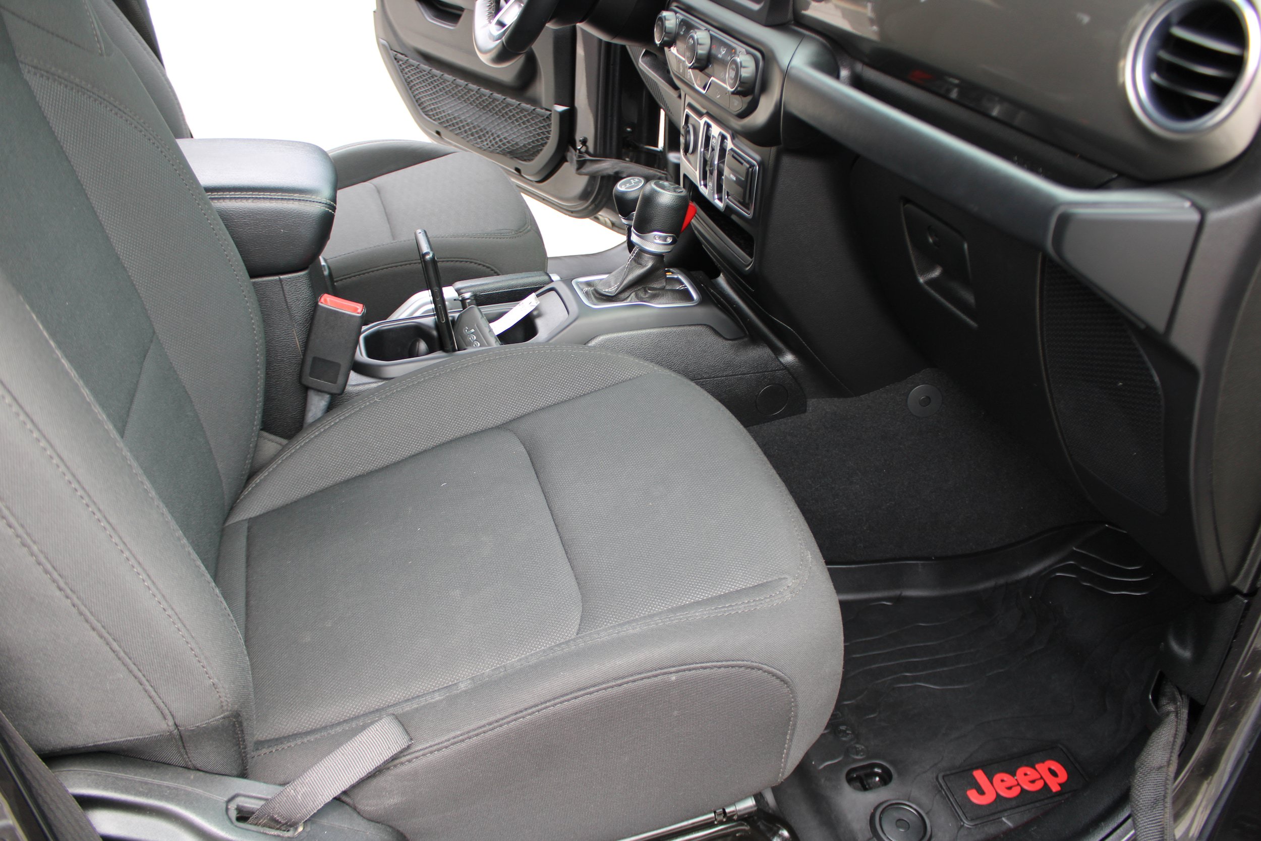 Used 2018 Jeep Wrangler Unlimited Sahara AWD/4WD image 14