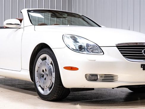 Used 2003 Lexus SC 430 Convertible image 3