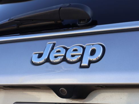 Used 2021 Jeep Compass Limited image 19