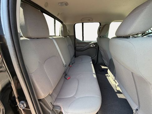 Used 2016 Nissan Frontier SV w/ SV Value Truck Package AWD/4WD image 15