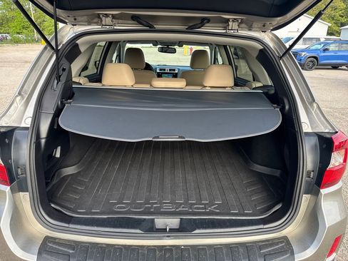 Used 2016 Subaru Outback 2.5i Limited AWD/4WD image 28