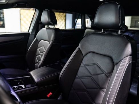 Used 2025 Volkswagen Atlas Cross Sport SE image 10