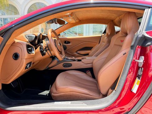 Used 2023 Aston Martin V8 Vantage Coupe RWD image 28