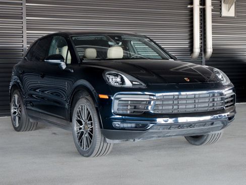 Used 2023 Porsche Cayenne AWD/4WD image 7