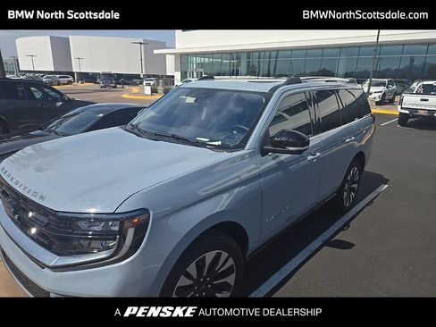 Used 2025 Ford Expedition Platinum w/ Driver's Package AWD/4WD image 1