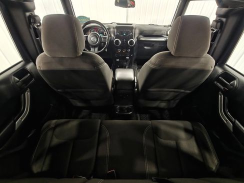 Used 2016 Jeep Wrangler Unlimited Rubicon w/ Connectivity Group AWD/4WD image 25