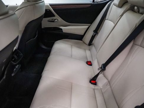 Used 2025 Lexus ES 300h w/ Accessory Package (Z2) FWD image 19