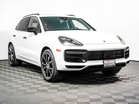 Certified 2023 Porsche Cayenne Turbo AWD/4WD image 8