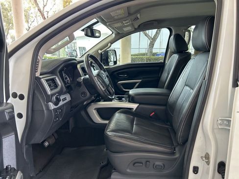 Used 2019 Nissan Titan PRO-4X w/ Pro-4x Convenience Package image 5