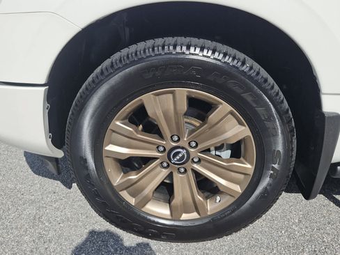 Used 2024 Nissan Titan SV w/ SV Bronze Edition Package RWD image 3