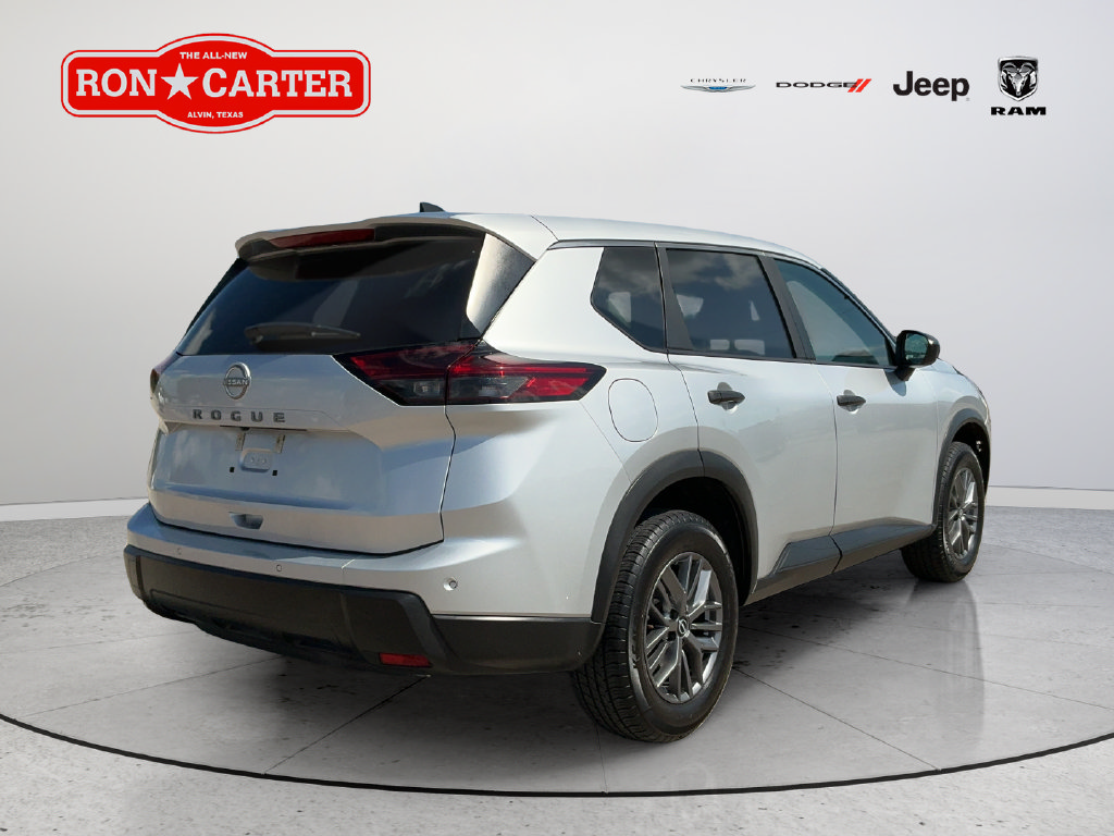 Used 2024 Nissan Rogue S FWD image 6