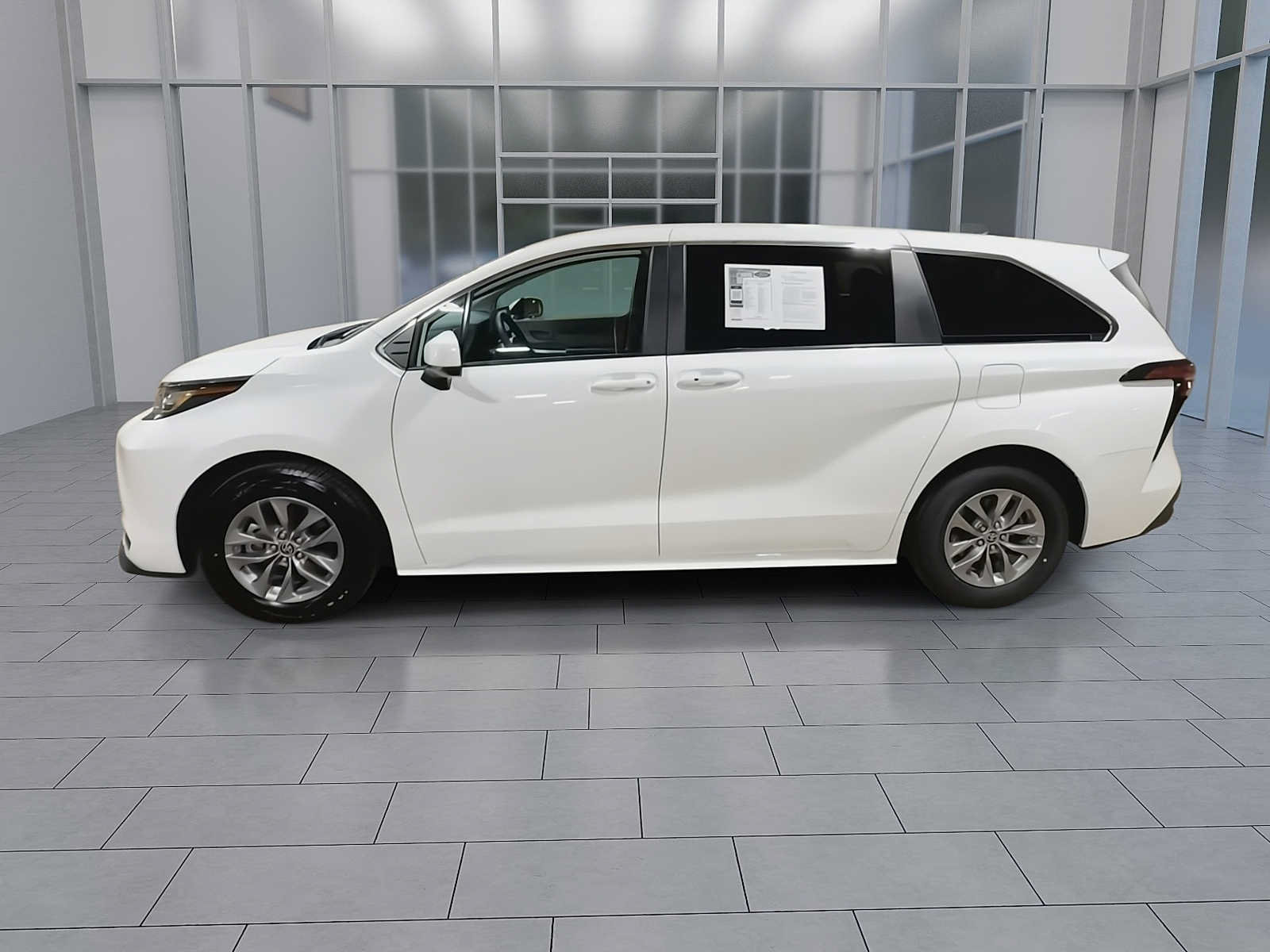 Certified 2022 Toyota Sienna LE FWD image 5