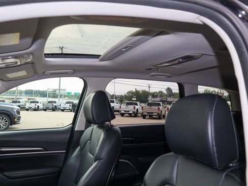 Used 2025 Kia Telluride S FWD image 8