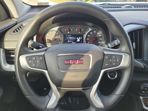 Used 2024 GMC Terrain SLE FWD image 17