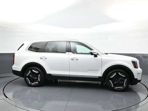 Used 2024 Kia Telluride S image 5