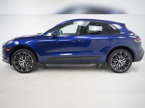 Certified 2025 Porsche Macan image 2