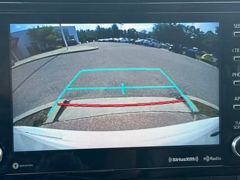 Used 2022 Toyota Highlander XLE image 19